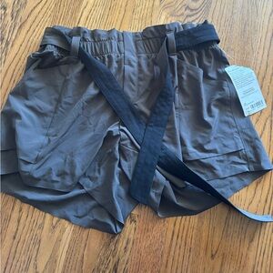 Women's Athleta Skyline short - belted